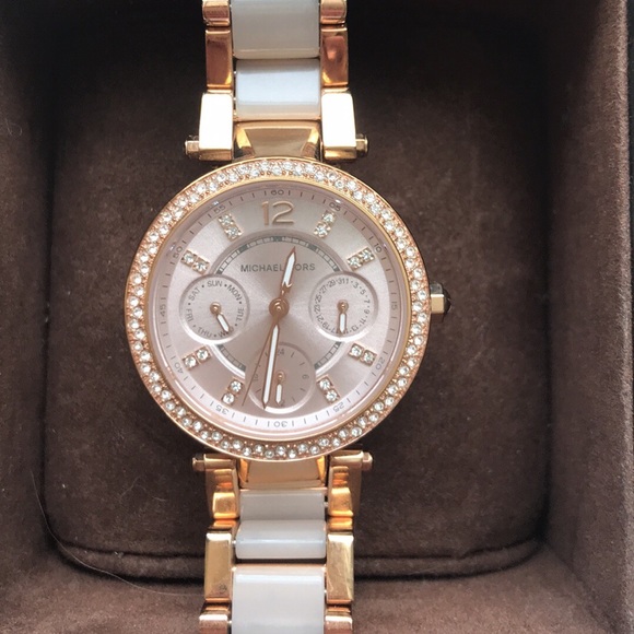 Michael Kors Rose Gold Watch - Picture 4 of 4